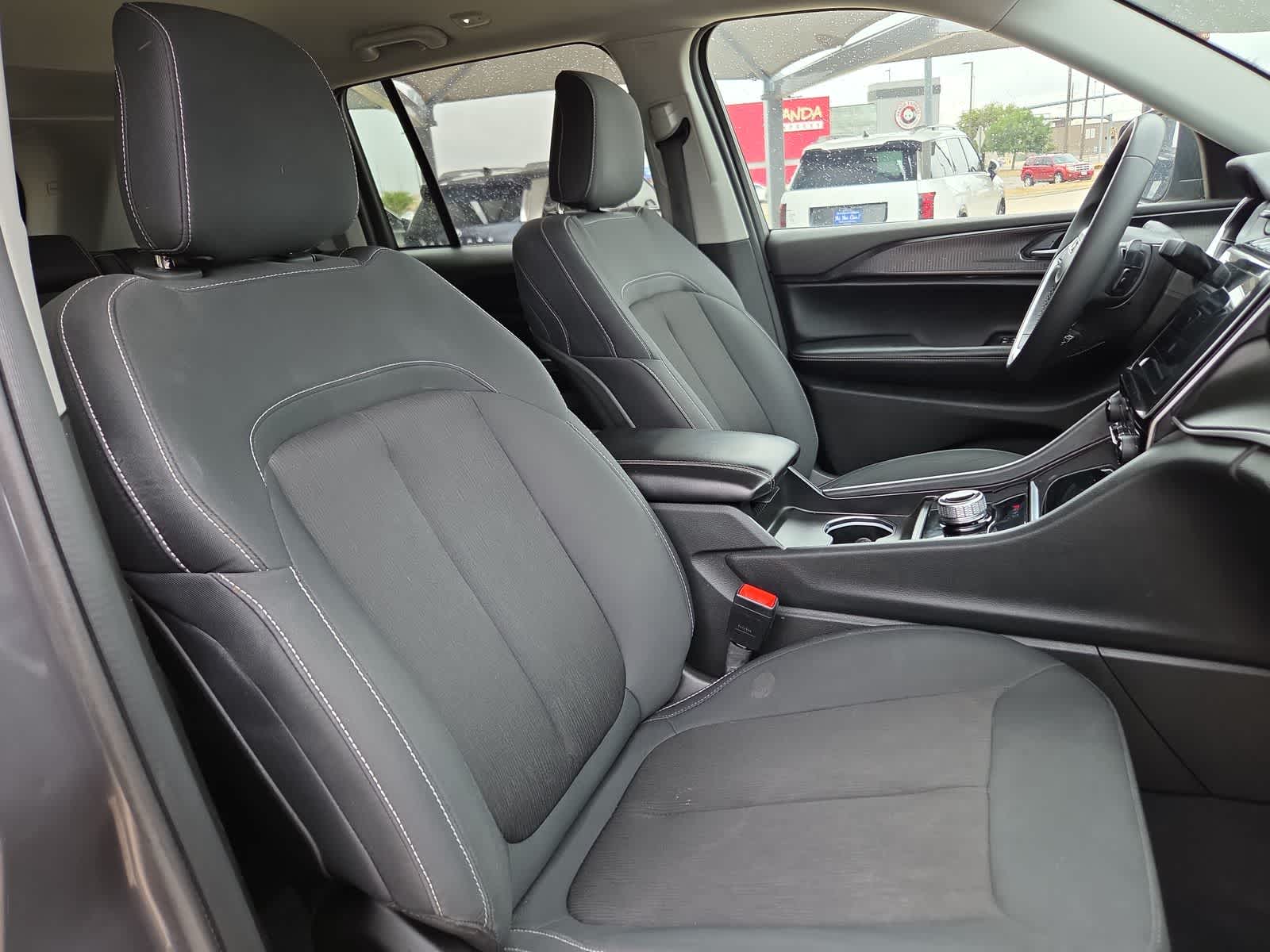 2024 Jeep Grand Cherokee Laredo