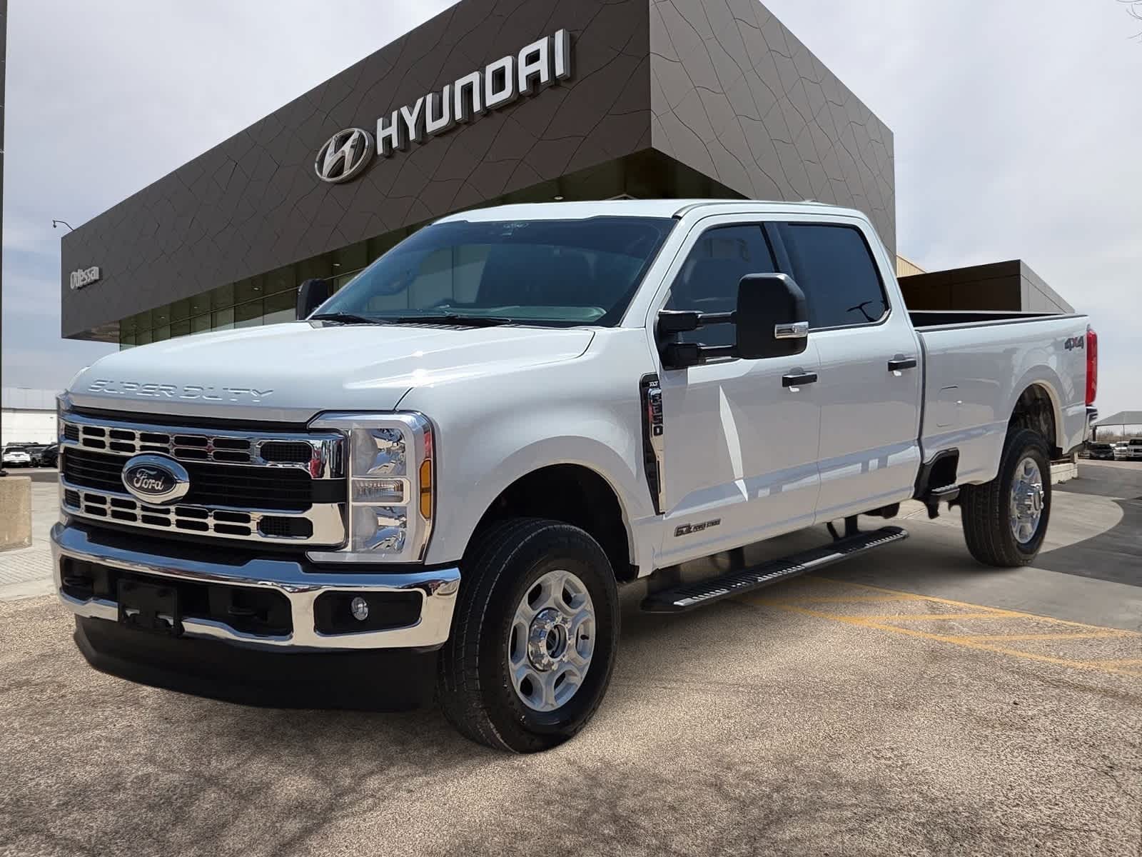 2025 Ford Super Duty F-350 SRW XLT