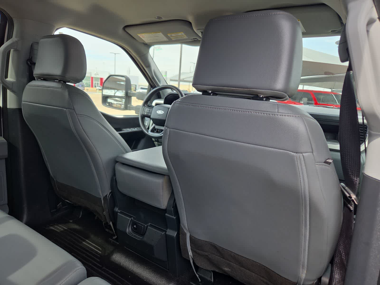 2023 Ford Super Duty F-350 DRW Pickup XL