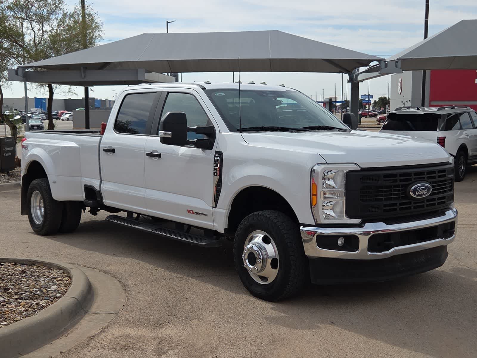 2023 Ford Super Duty F-350 DRW Pickup XL