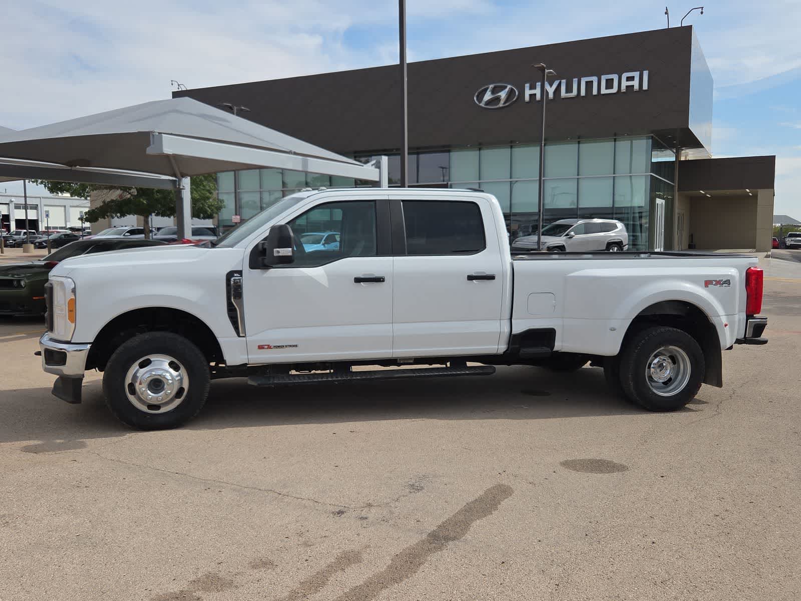2023 Ford Super Duty F-350 DRW Pickup XL