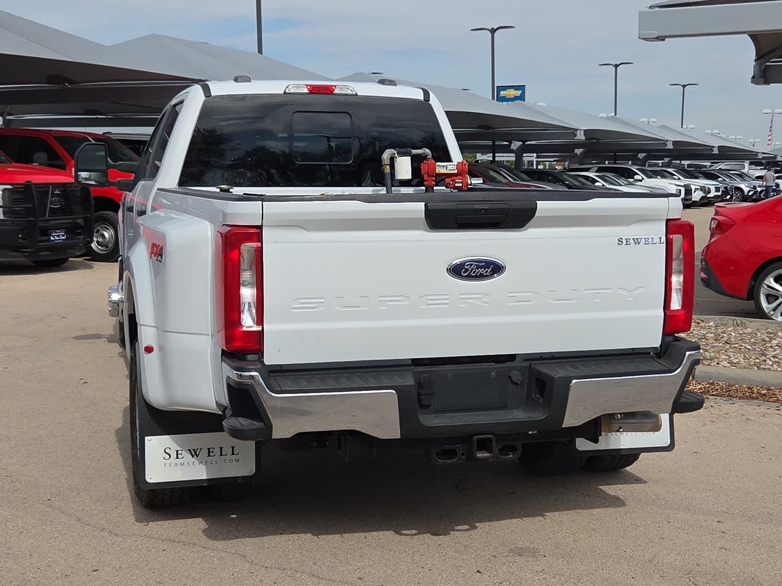 2023 Ford Super Duty F-350 DRW Pickup XL