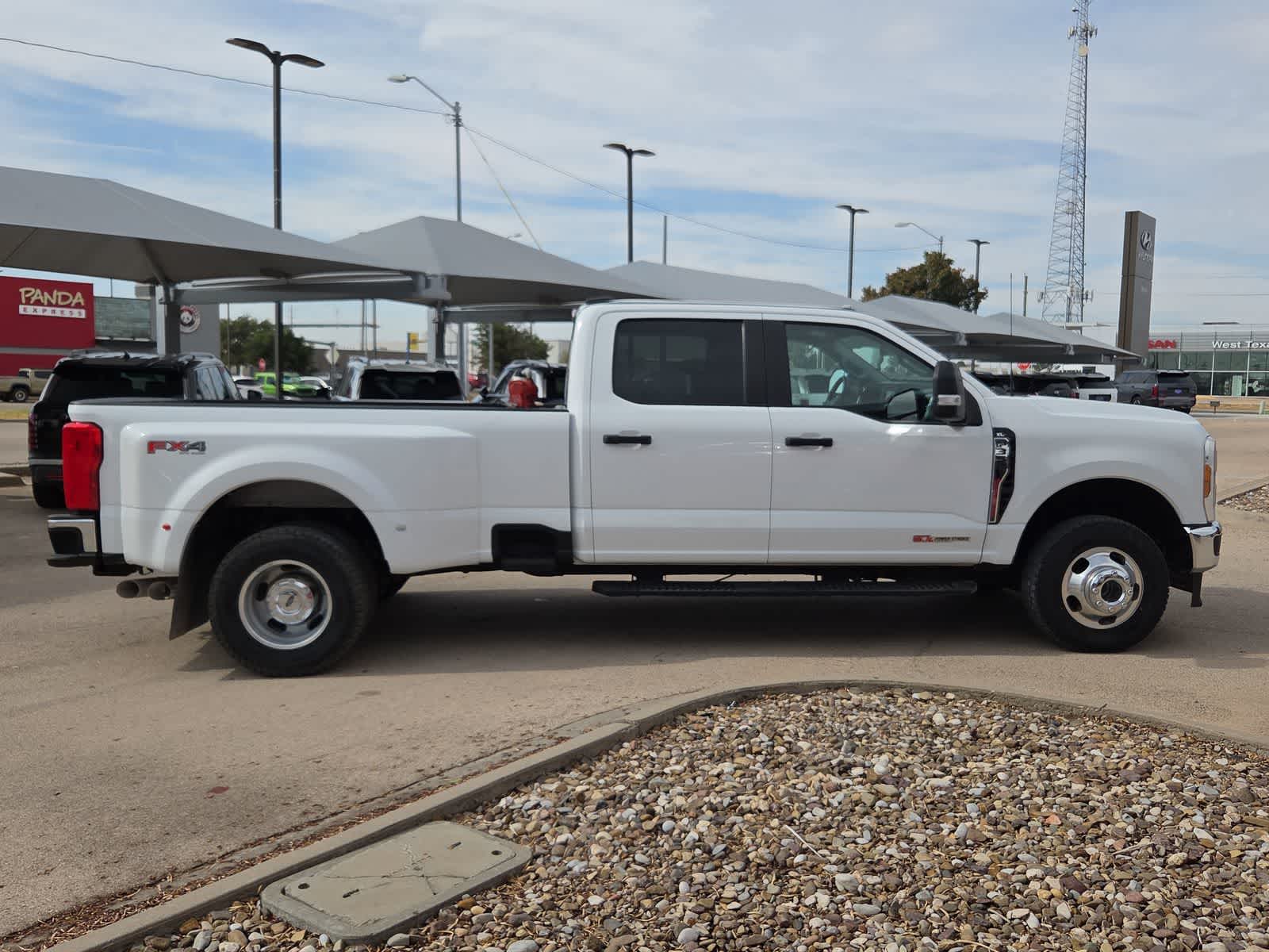 2023 Ford Super Duty F-350 DRW Pickup XL