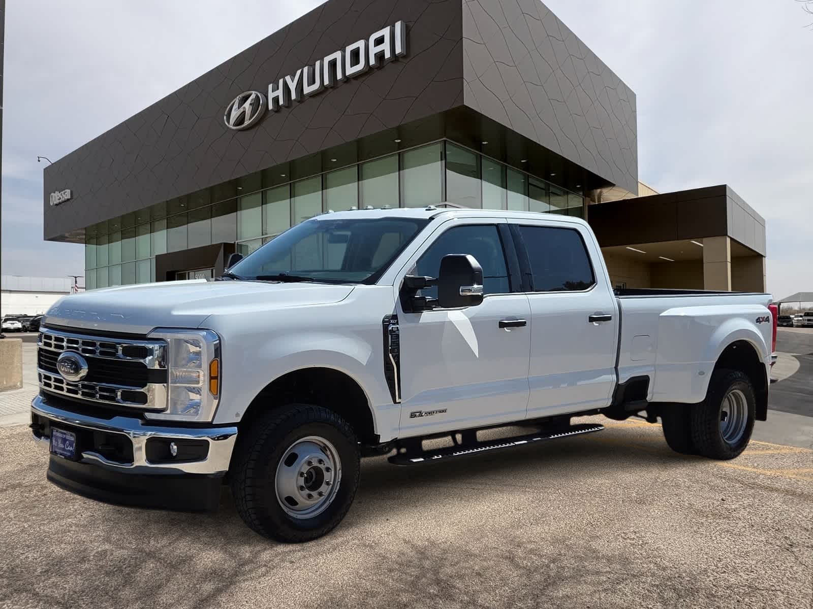 2025 Ford Super Duty F-350 DRW Pickup XLT