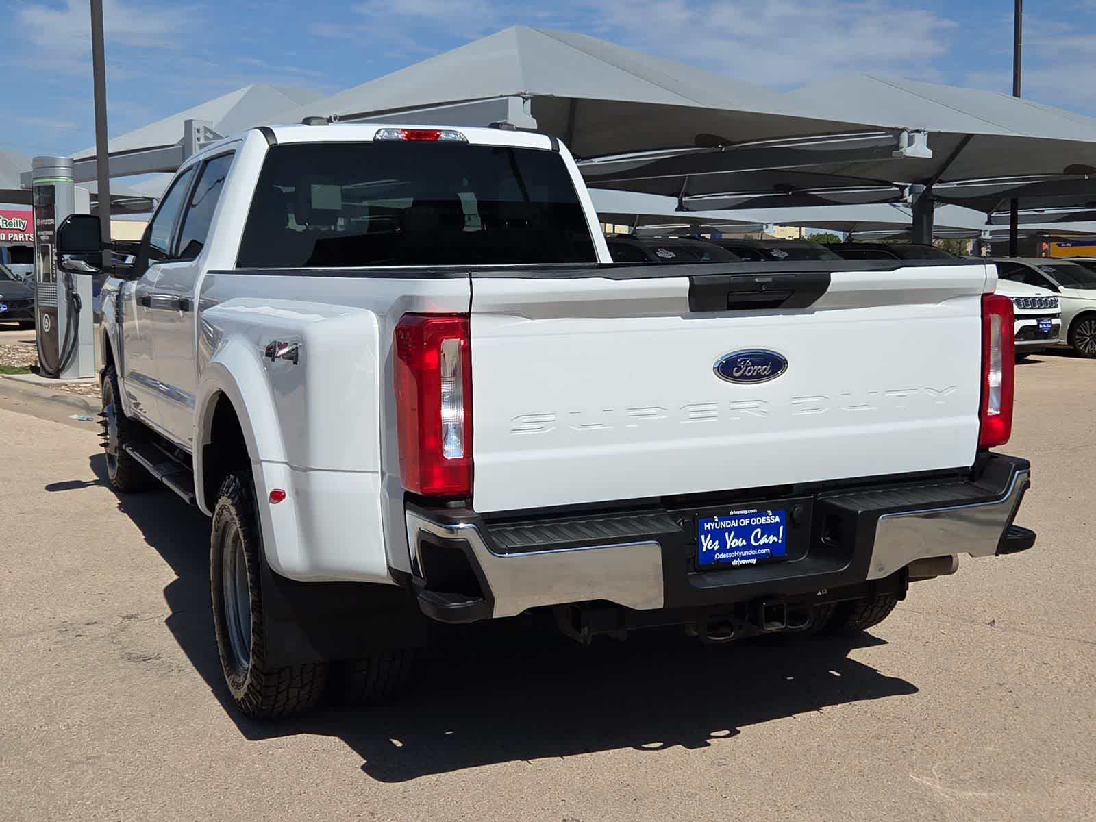 2025 Ford Super Duty F-350 DRW Pickup XLT