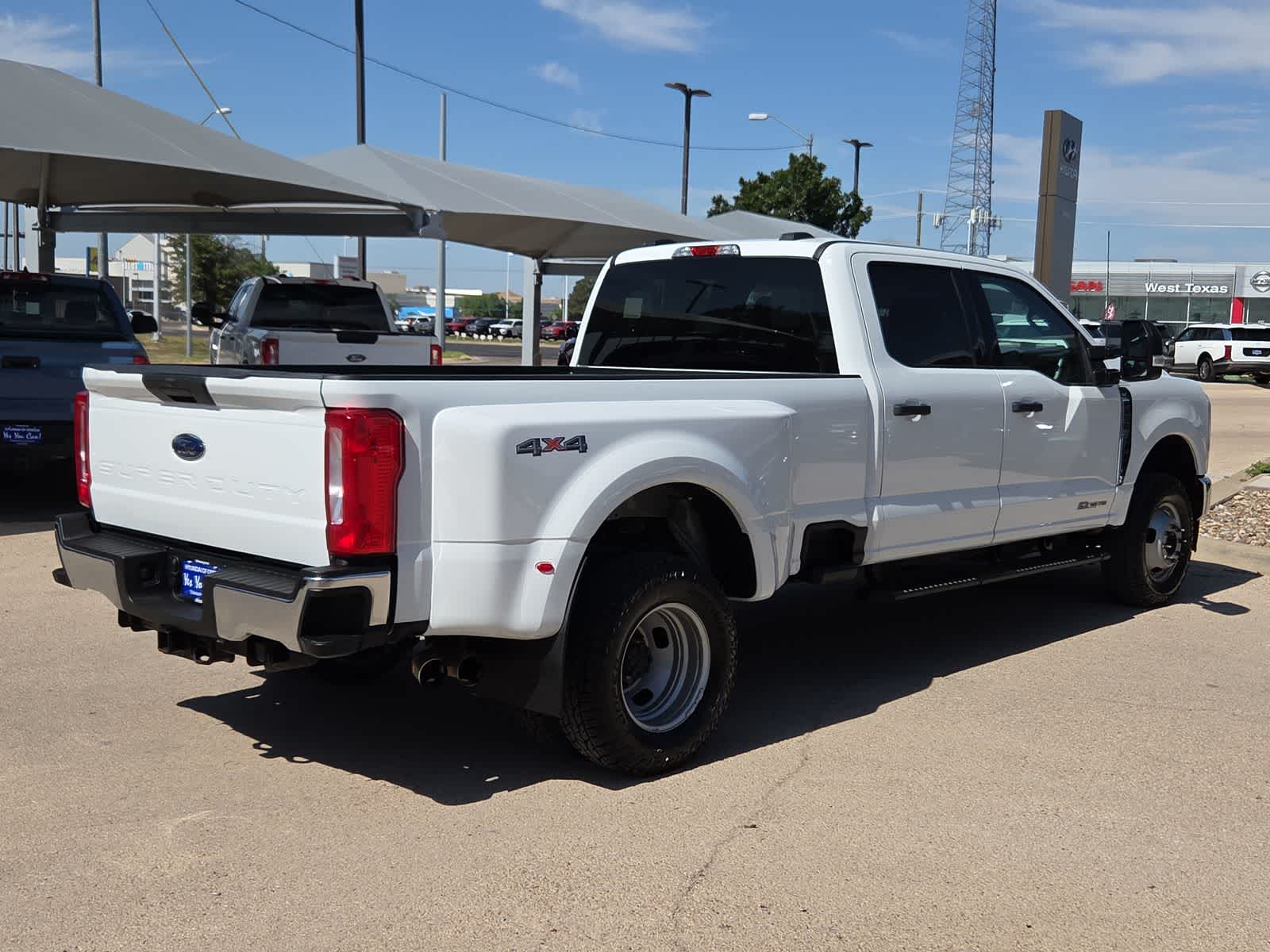 2025 Ford Super Duty F-350 DRW Pickup XLT