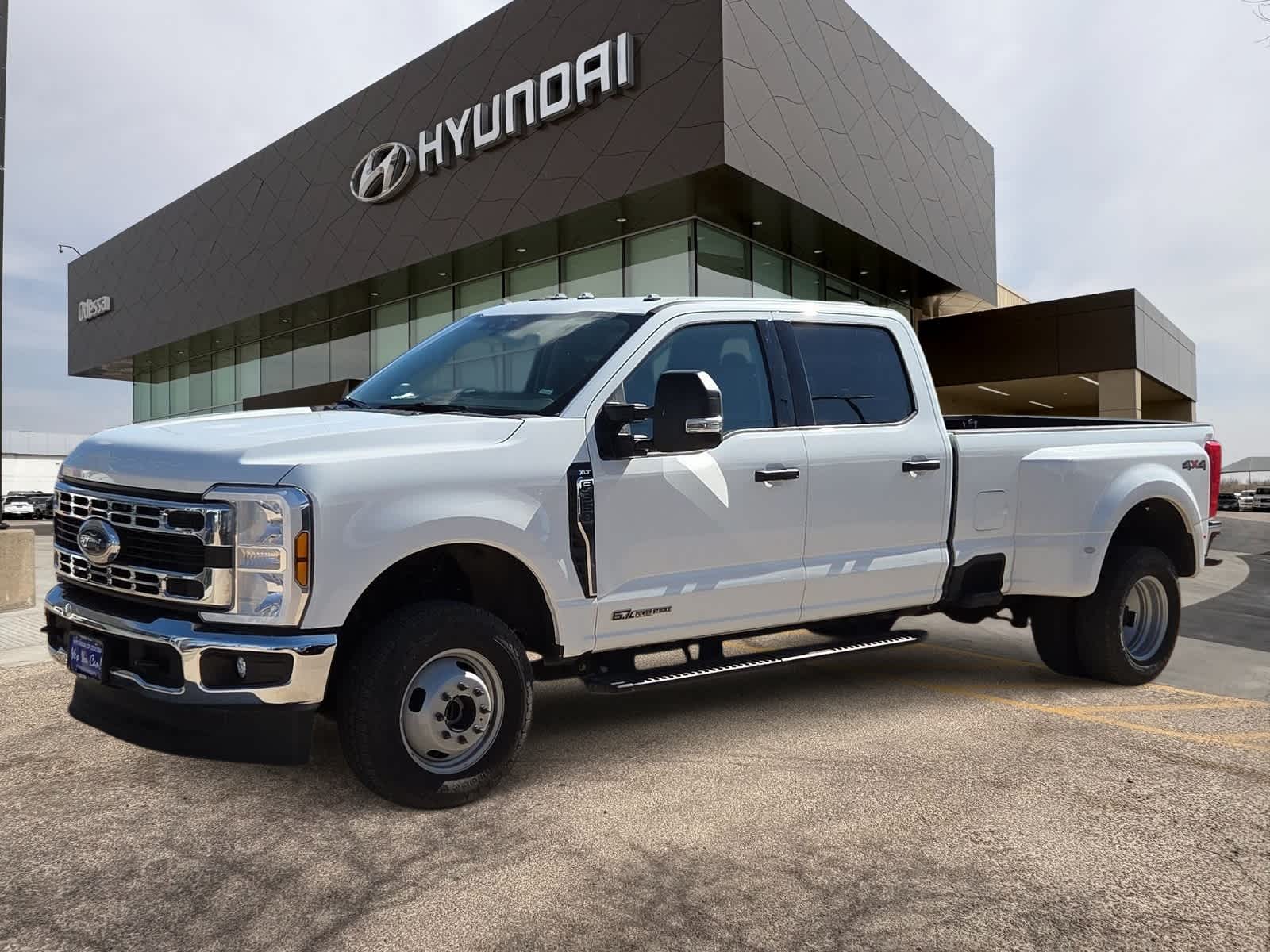 2026 Ford Super Duty F-350 DRW Pickup XLT