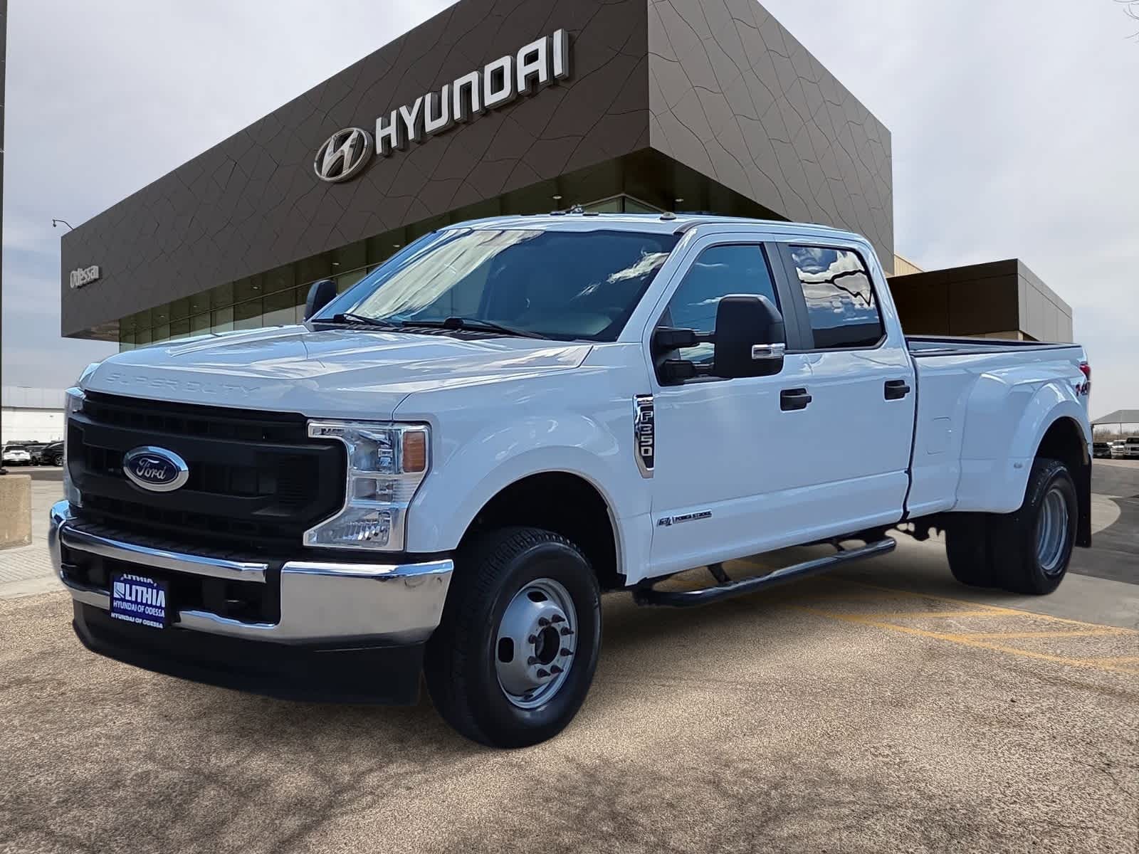 2022 Ford Super Duty F-350 DRW Pickup XL