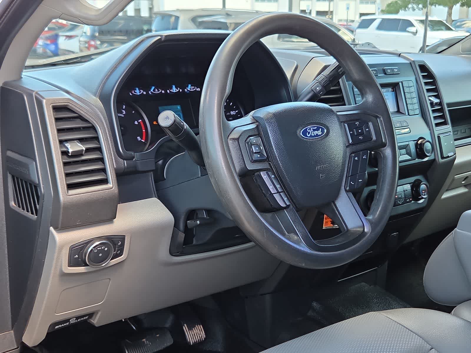 2022 Ford Super Duty F-350 DRW Pickup XL