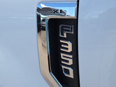 2022 Ford Super Duty F-350 DRW Pickup XL