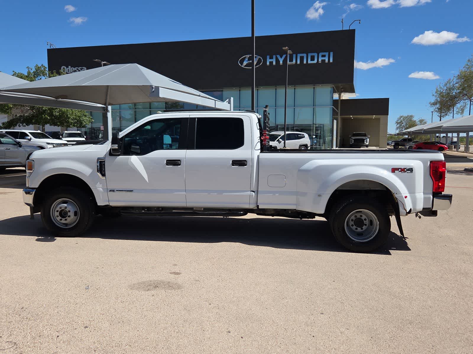 2022 Ford Super Duty F-350 DRW Pickup XL