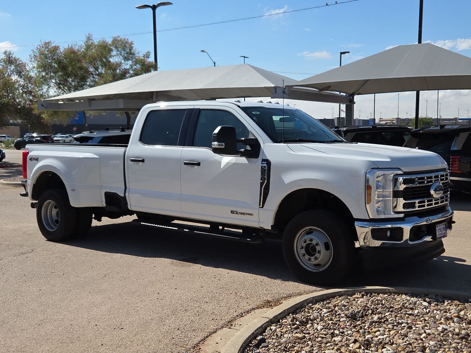 2025 Ford Super Duty F-350 DRW Pickup XLT