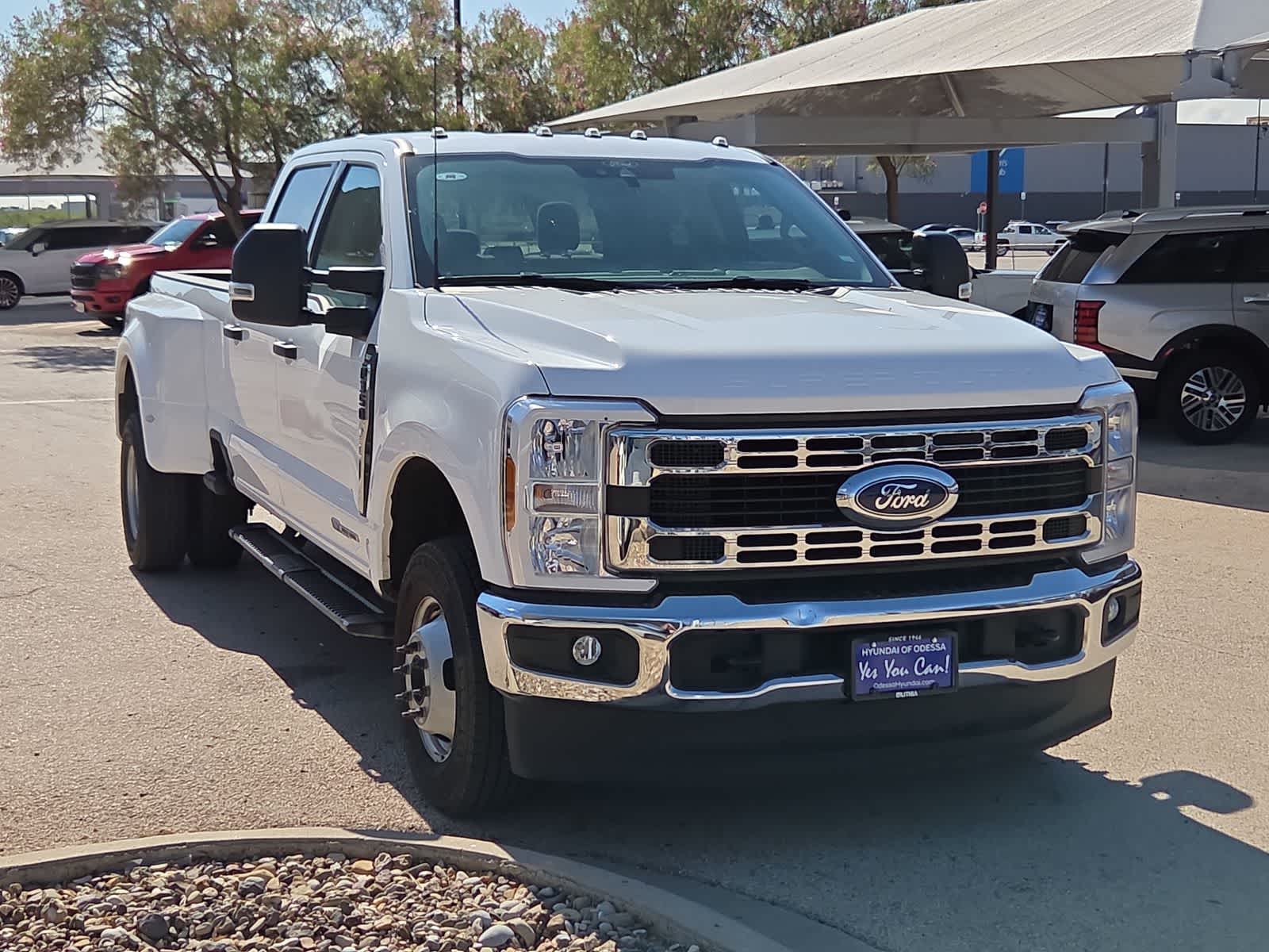 2025 Ford Super Duty F-350 DRW Pickup XLT
