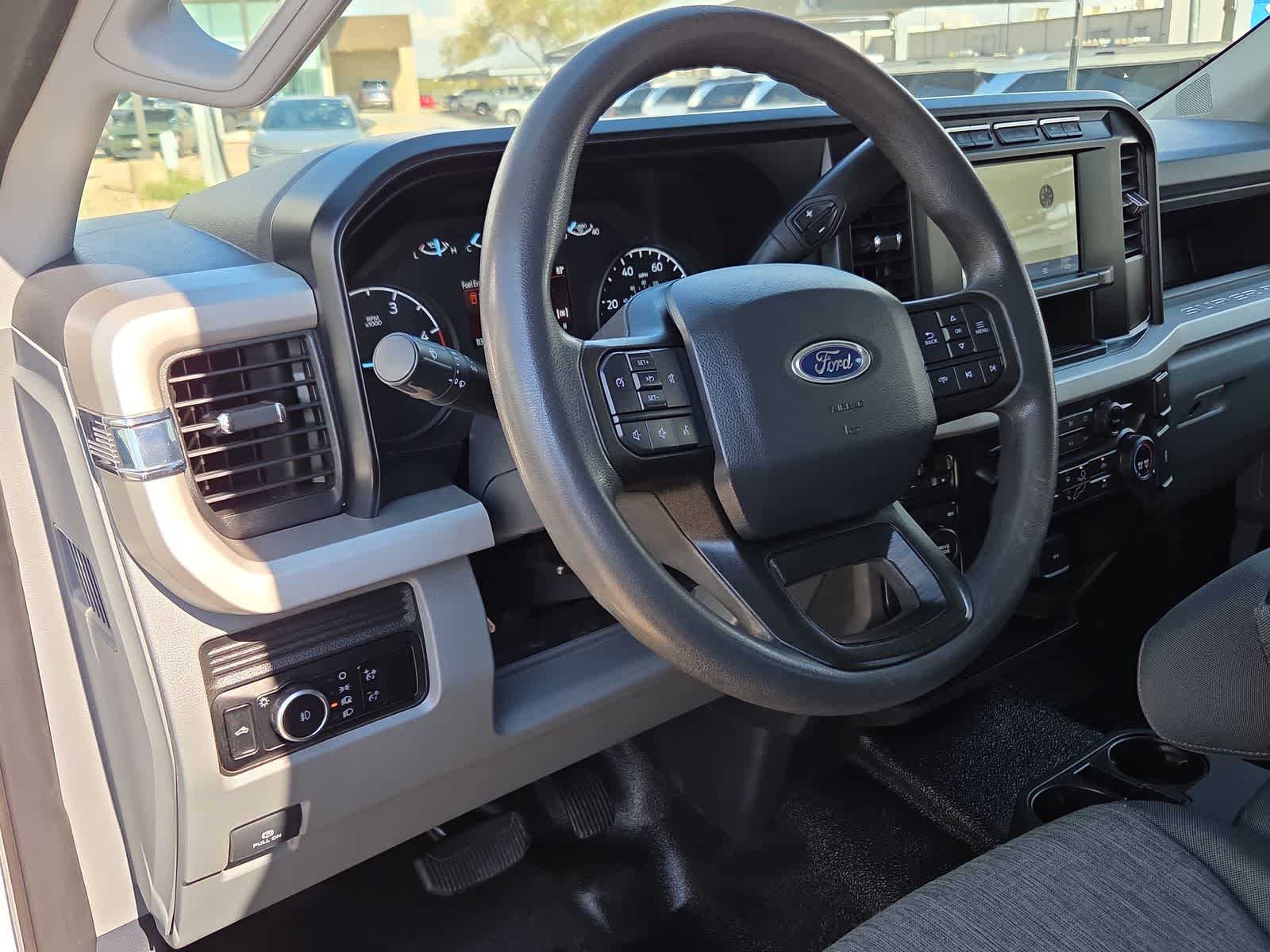 2023 Ford Super Duty F-350 DRW Pickup XL