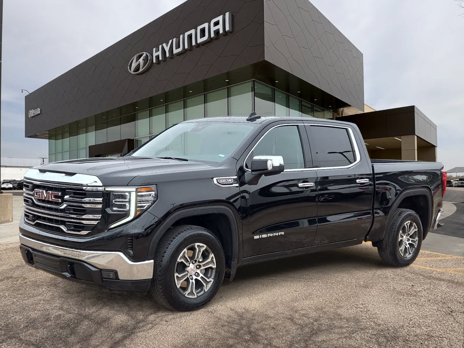 2025 GMC Sierra 2WD Crew Cab Short Box SLT's photo