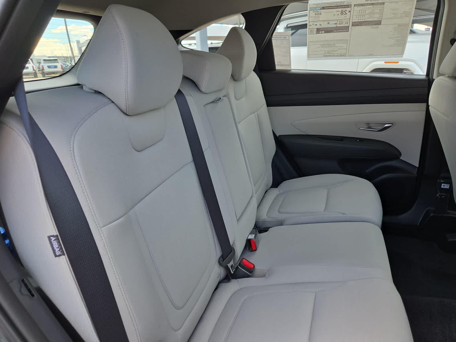 2026 Hyundai TUCSON SE