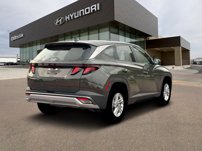 2026 Hyundai TUCSON SE