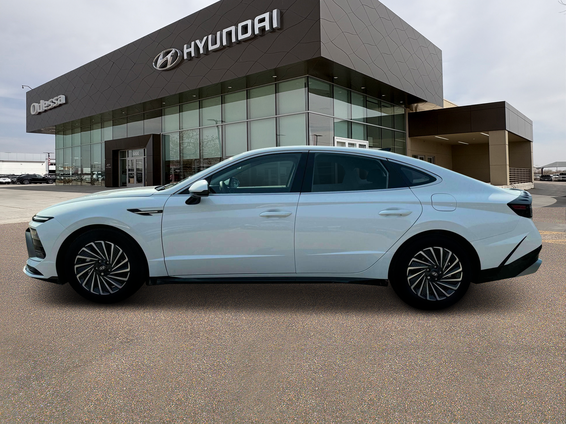 2025 Hyundai SONATA HYBRID SEL
