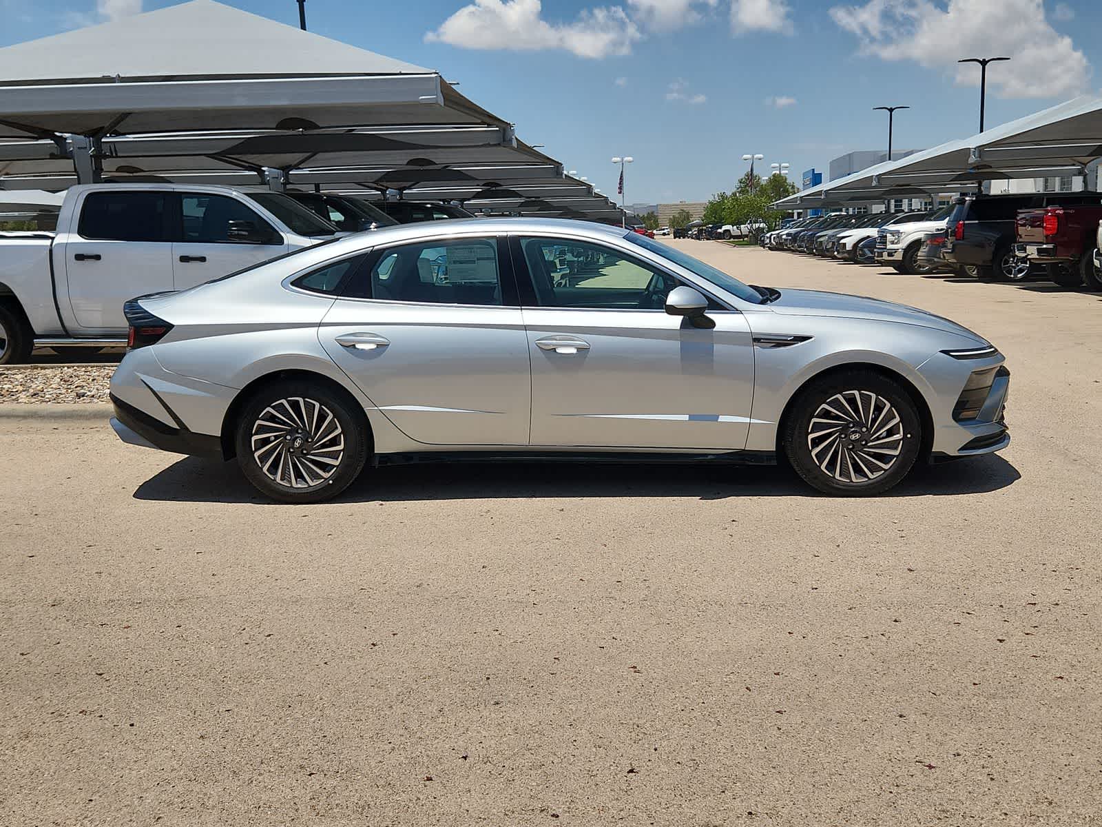 2025 Hyundai SONATA HYBRID SEL