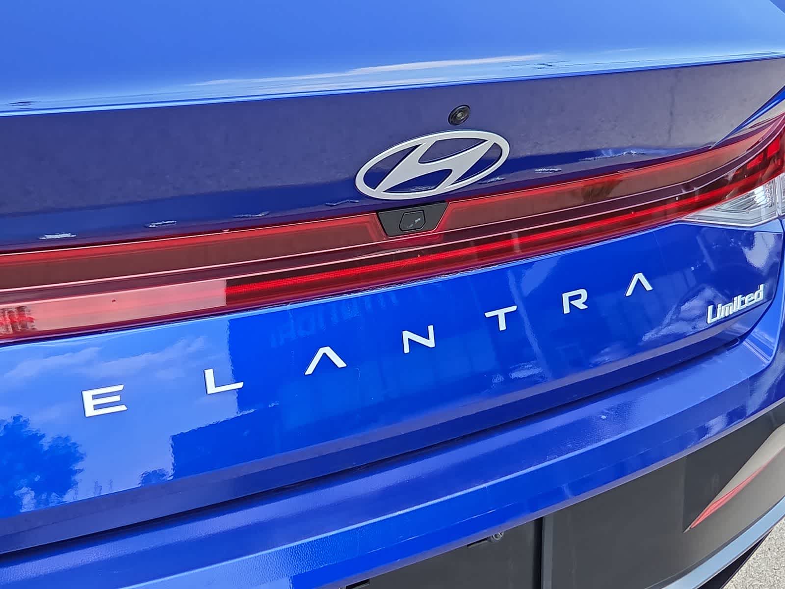 2025 Hyundai ELANTRA Limited
