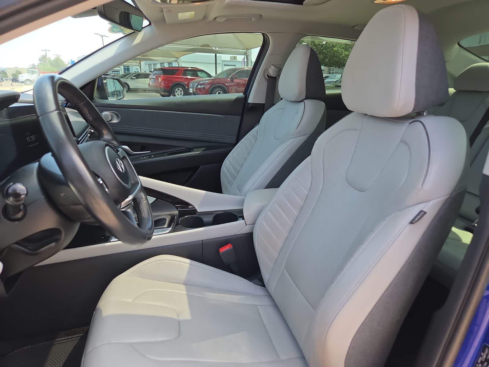 2025 Hyundai ELANTRA Limited