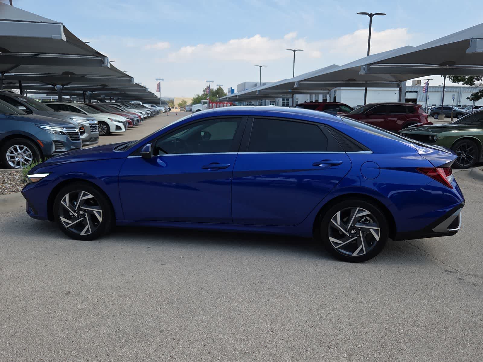 2025 Hyundai ELANTRA Limited