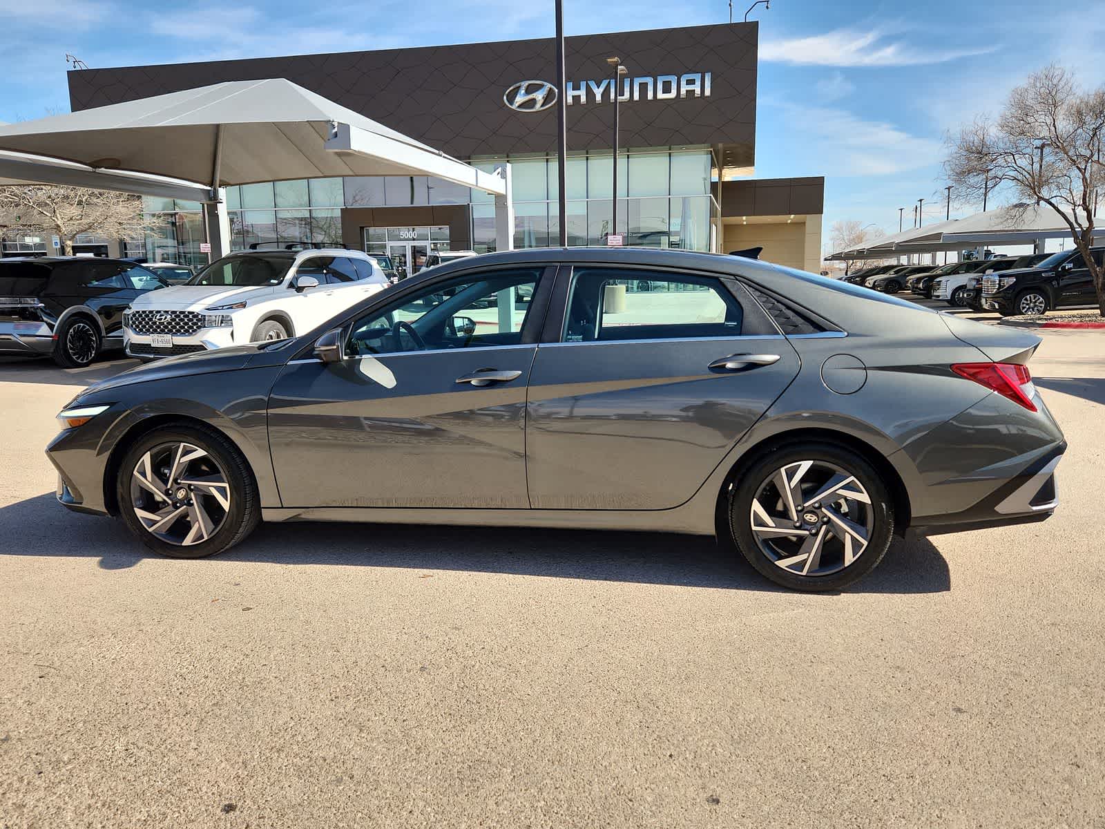 2024 Hyundai ELANTRA Limited