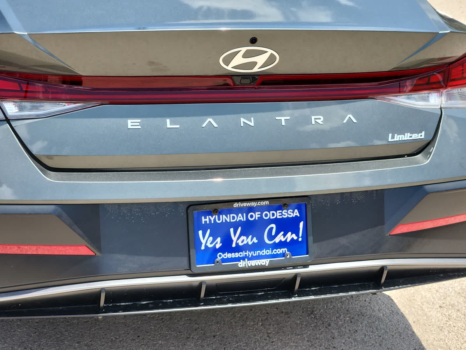 2025 Hyundai ELANTRA Limited