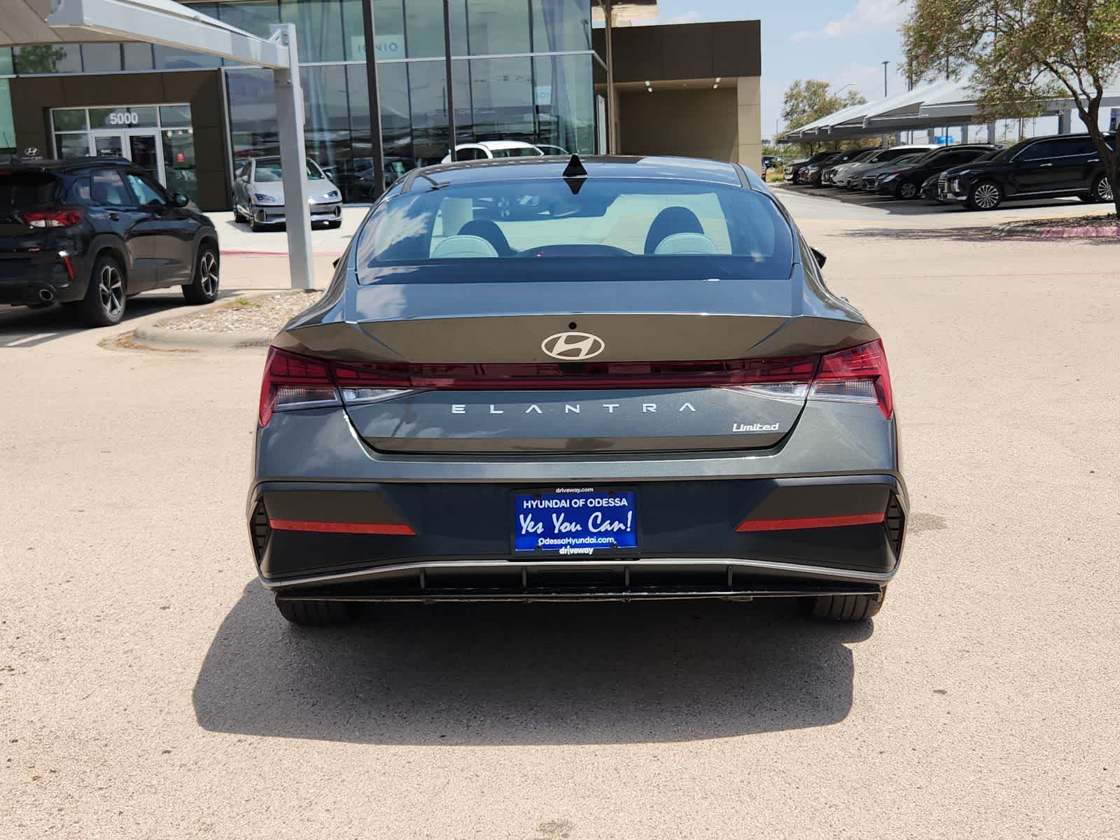 2025 Hyundai ELANTRA Limited