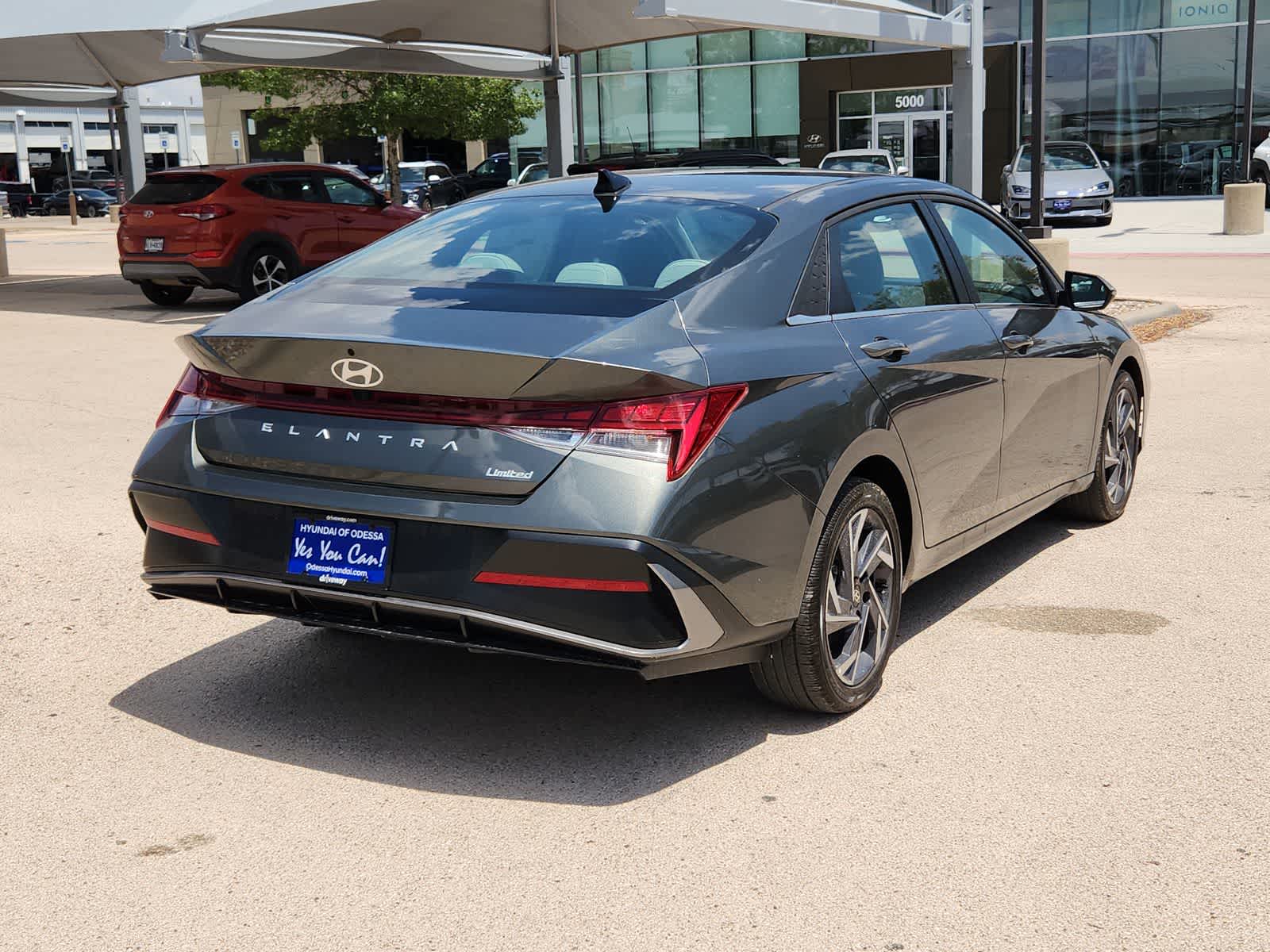 2025 Hyundai ELANTRA Limited