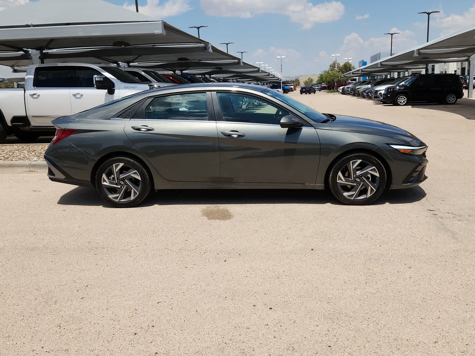 2025 Hyundai ELANTRA Limited