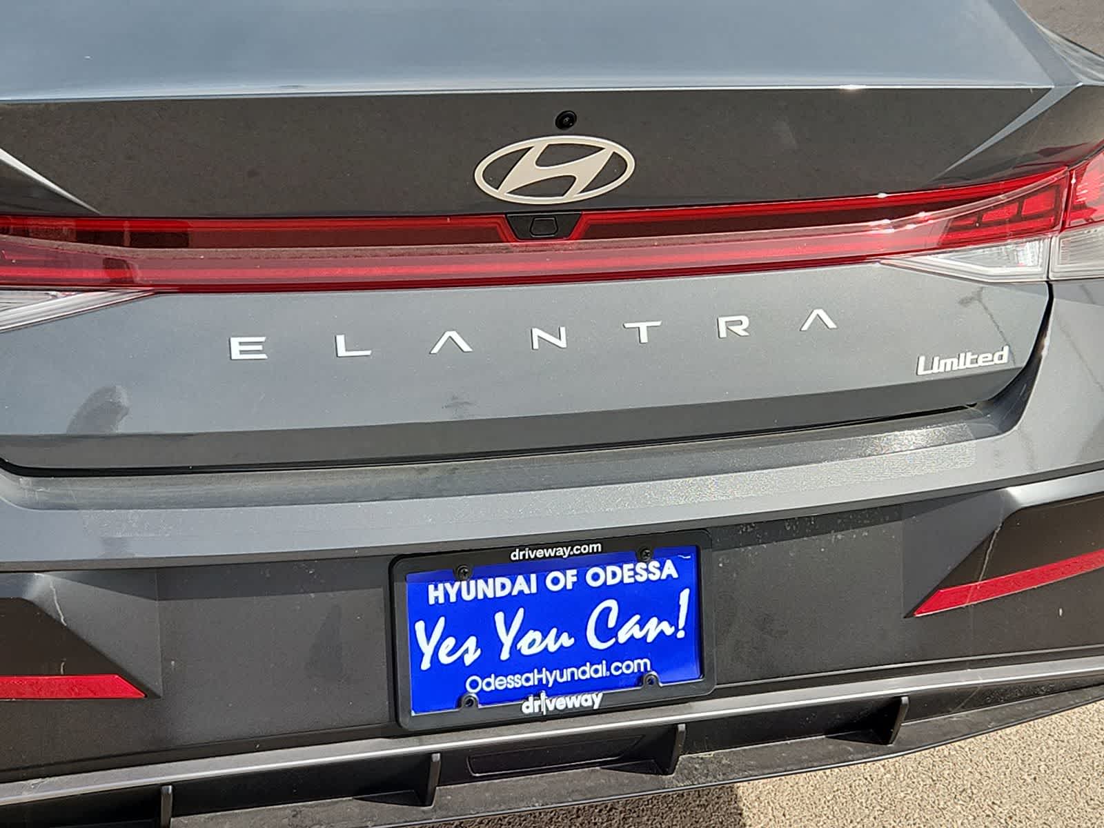 2025 Hyundai ELANTRA Limited