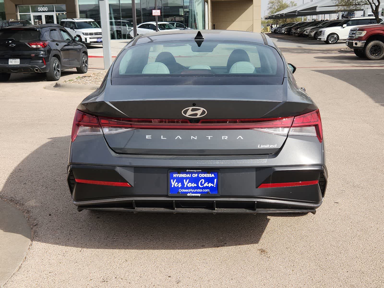 2025 Hyundai ELANTRA Limited