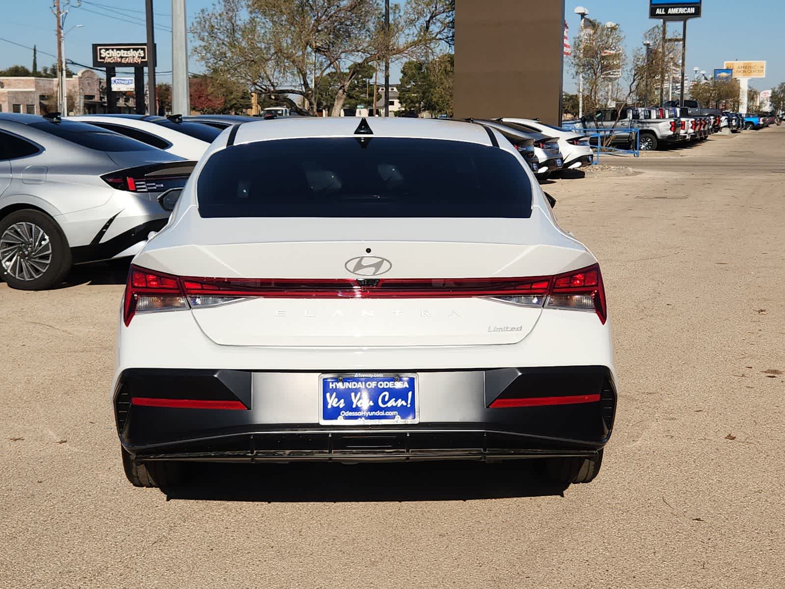 2025 Hyundai ELANTRA Limited