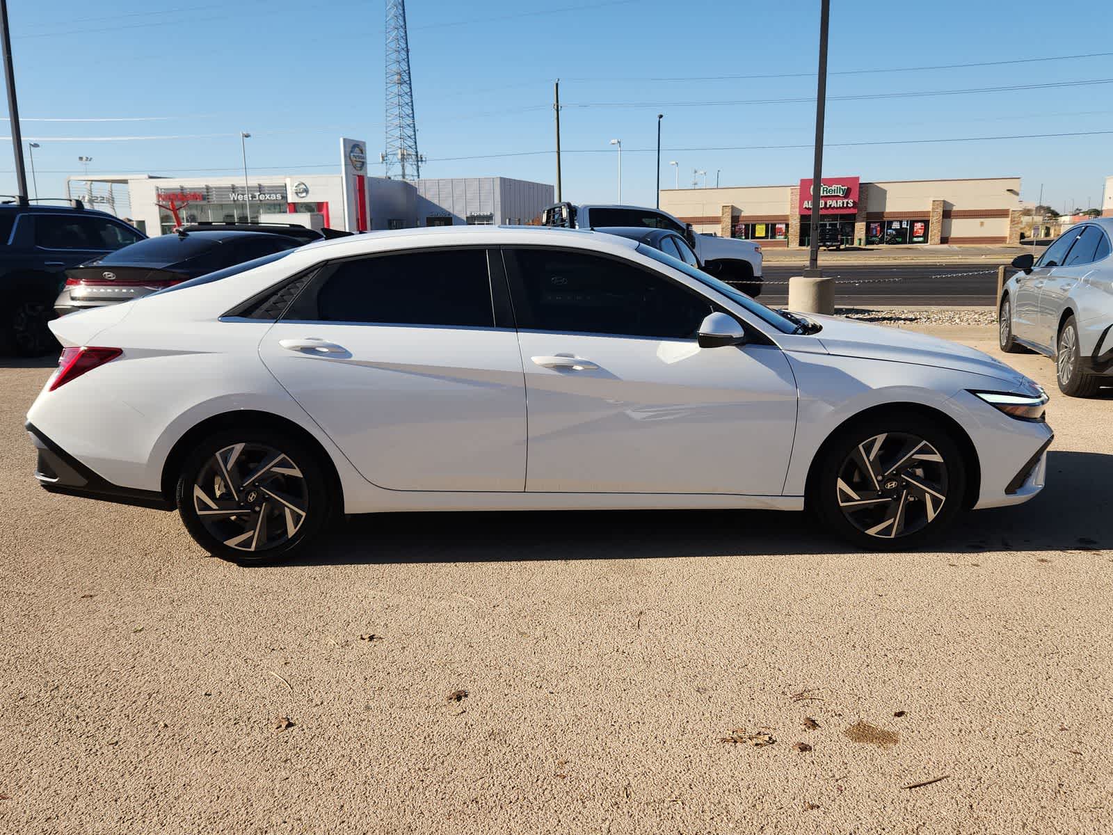 2025 Hyundai ELANTRA Limited