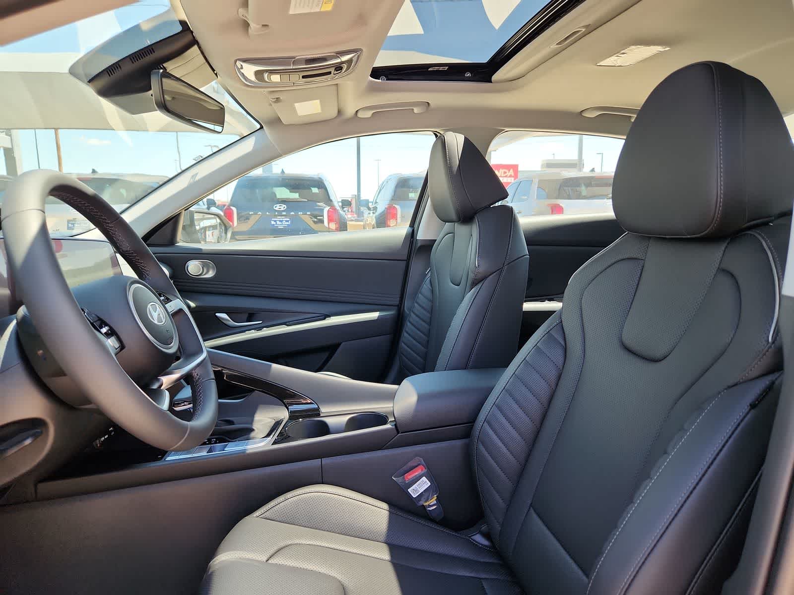 2025 Hyundai ELANTRA Limited