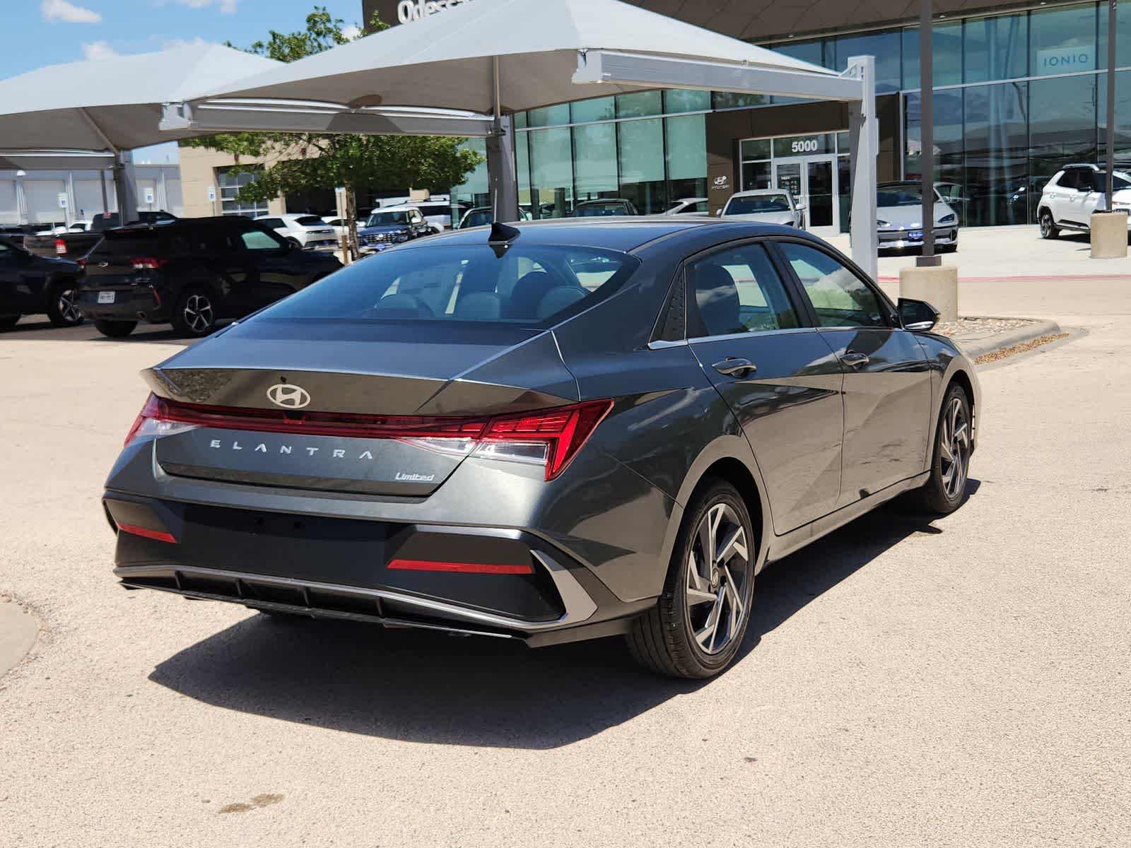 2025 Hyundai ELANTRA Limited