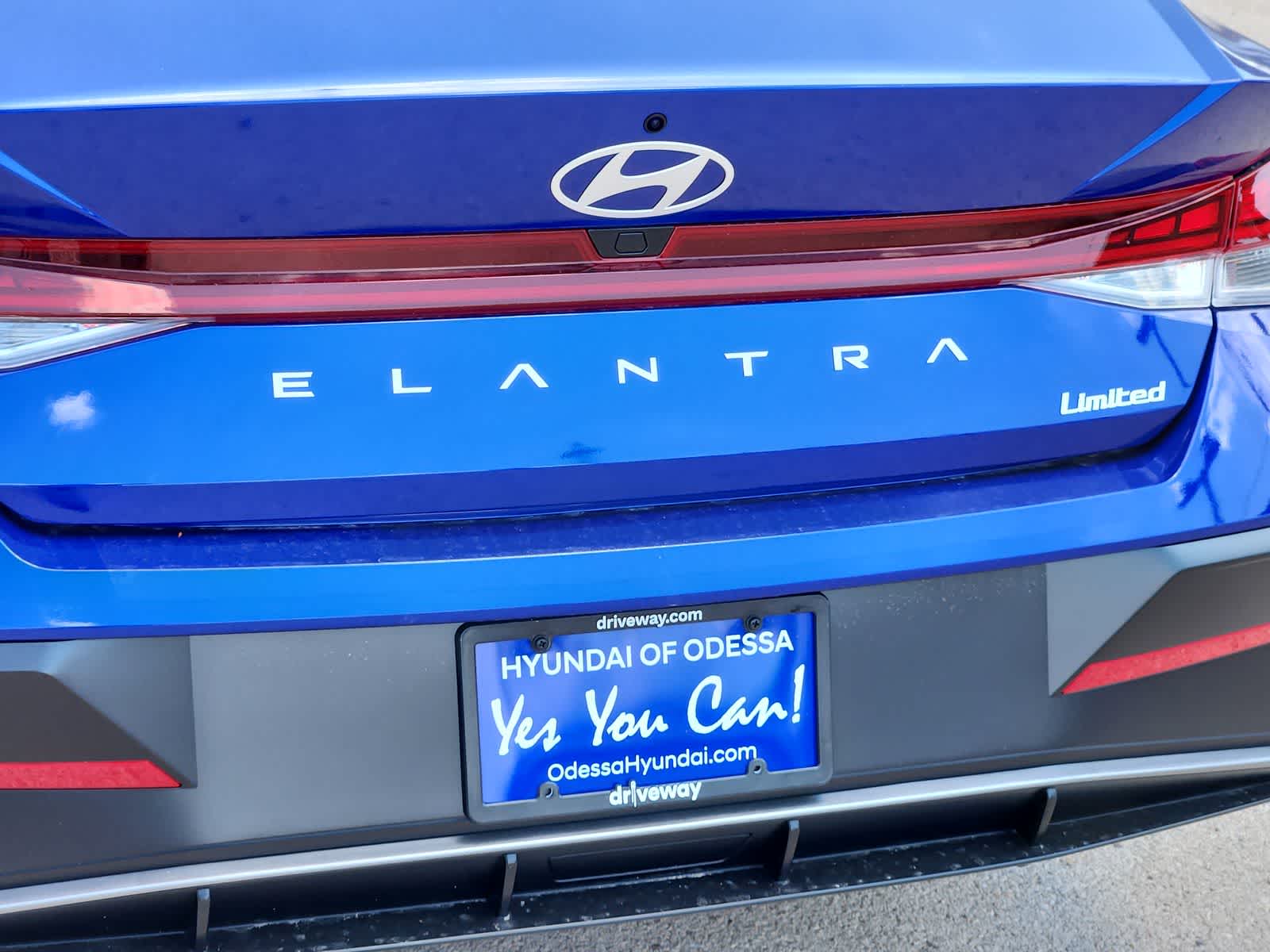 2025 Hyundai ELANTRA Limited