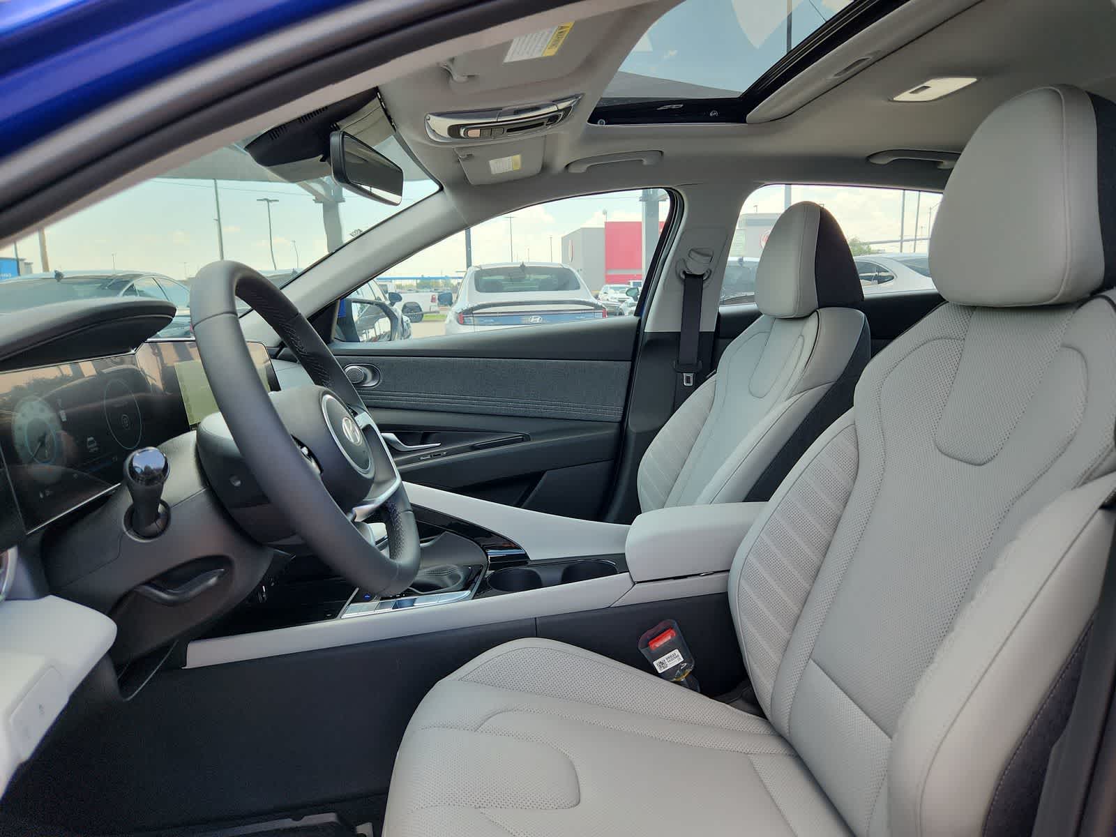 2025 Hyundai ELANTRA Limited