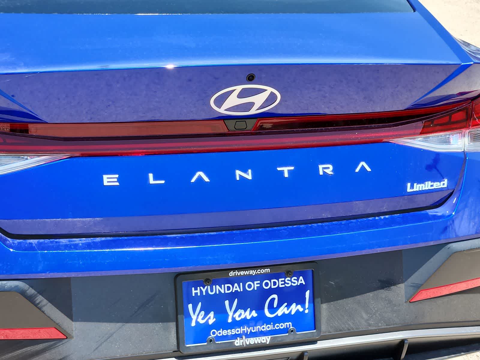 2025 Hyundai ELANTRA Limited