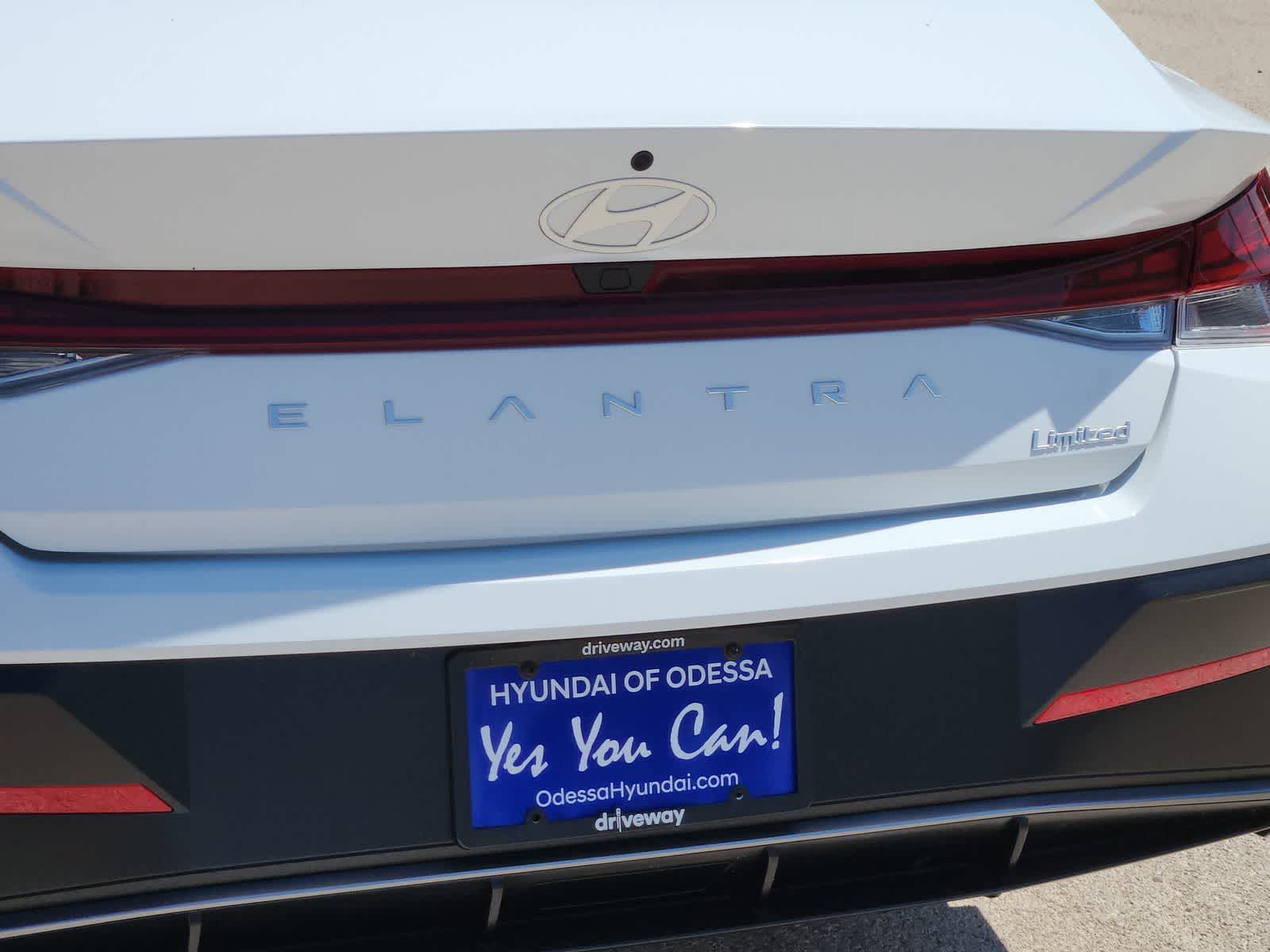 2025 Hyundai ELANTRA Limited