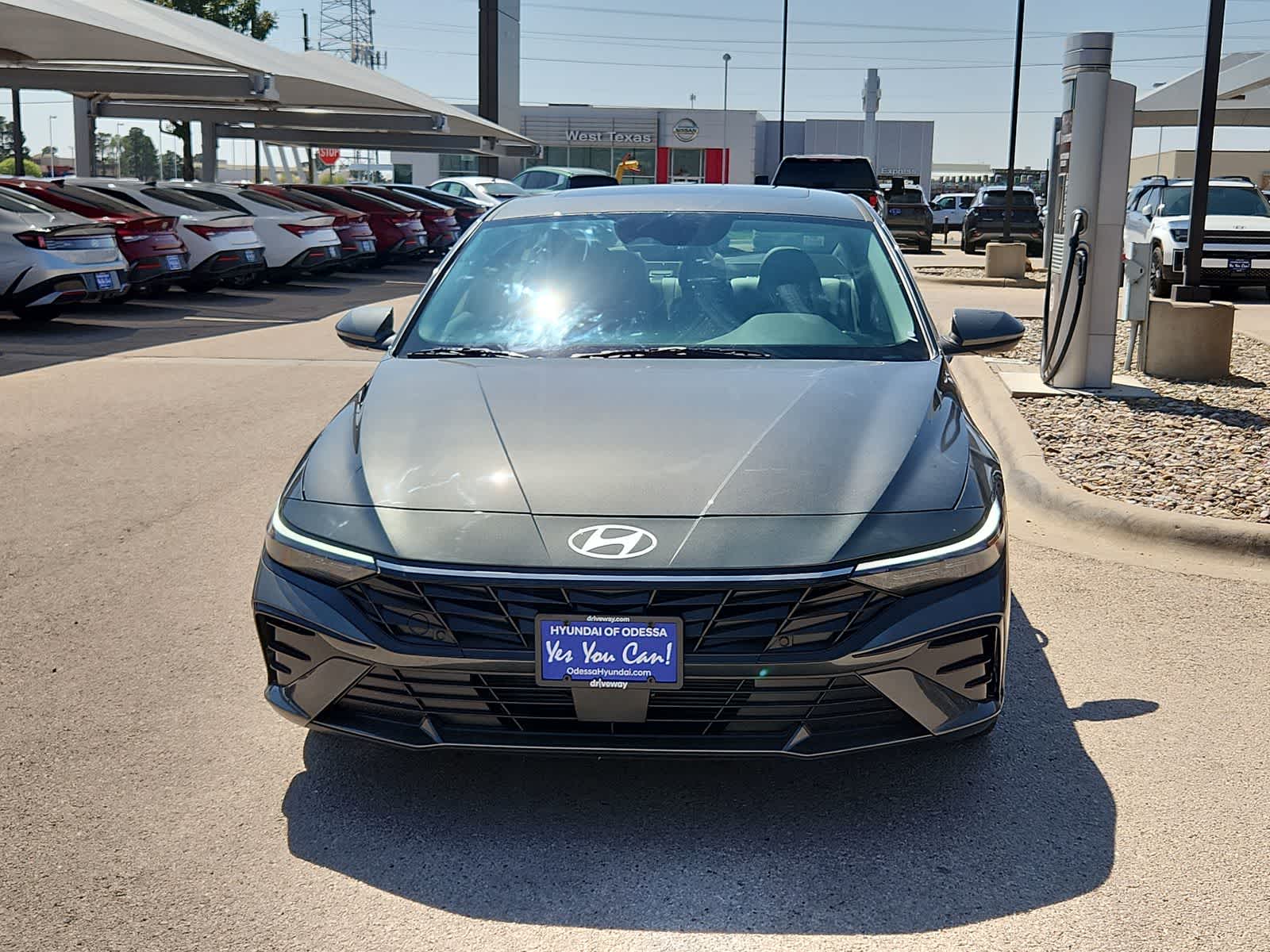 2025 Hyundai ELANTRA Limited