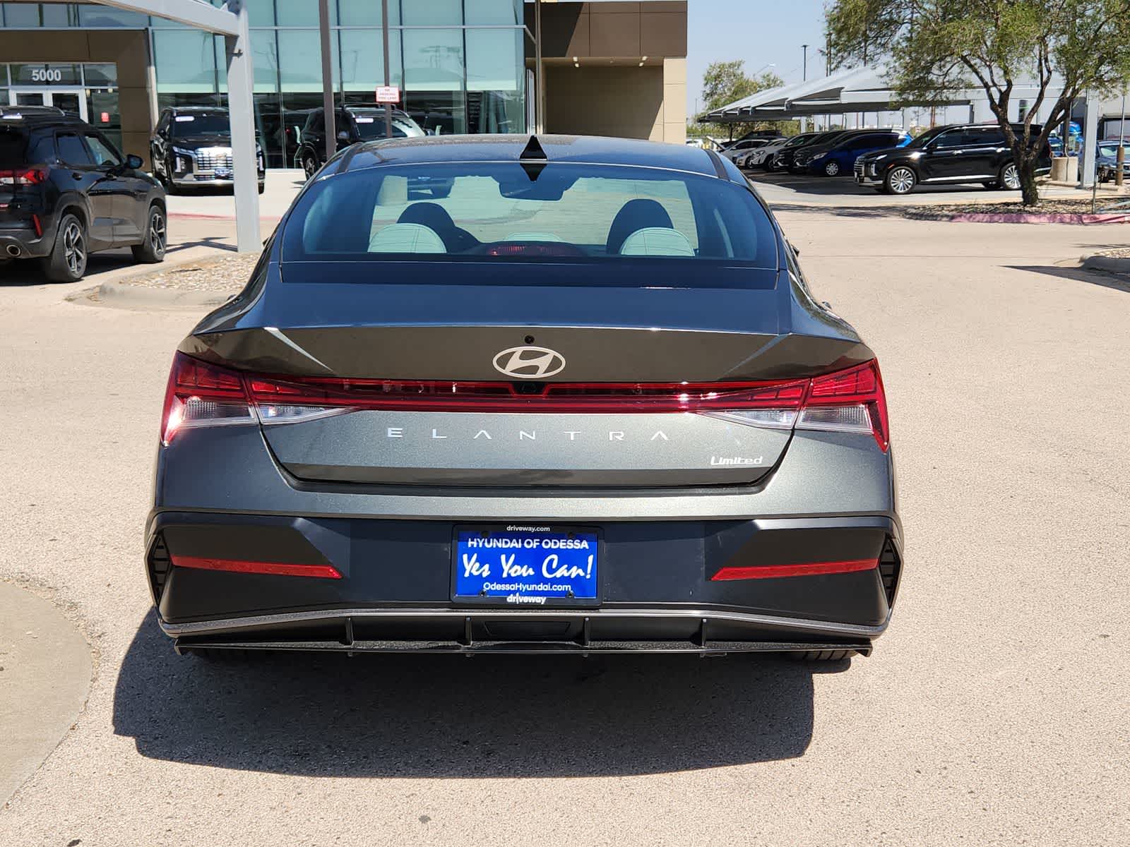 2025 Hyundai ELANTRA Limited