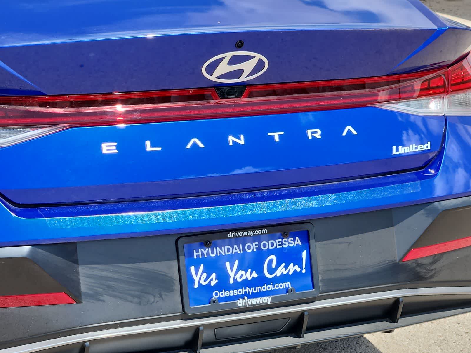 2025 Hyundai ELANTRA Limited
