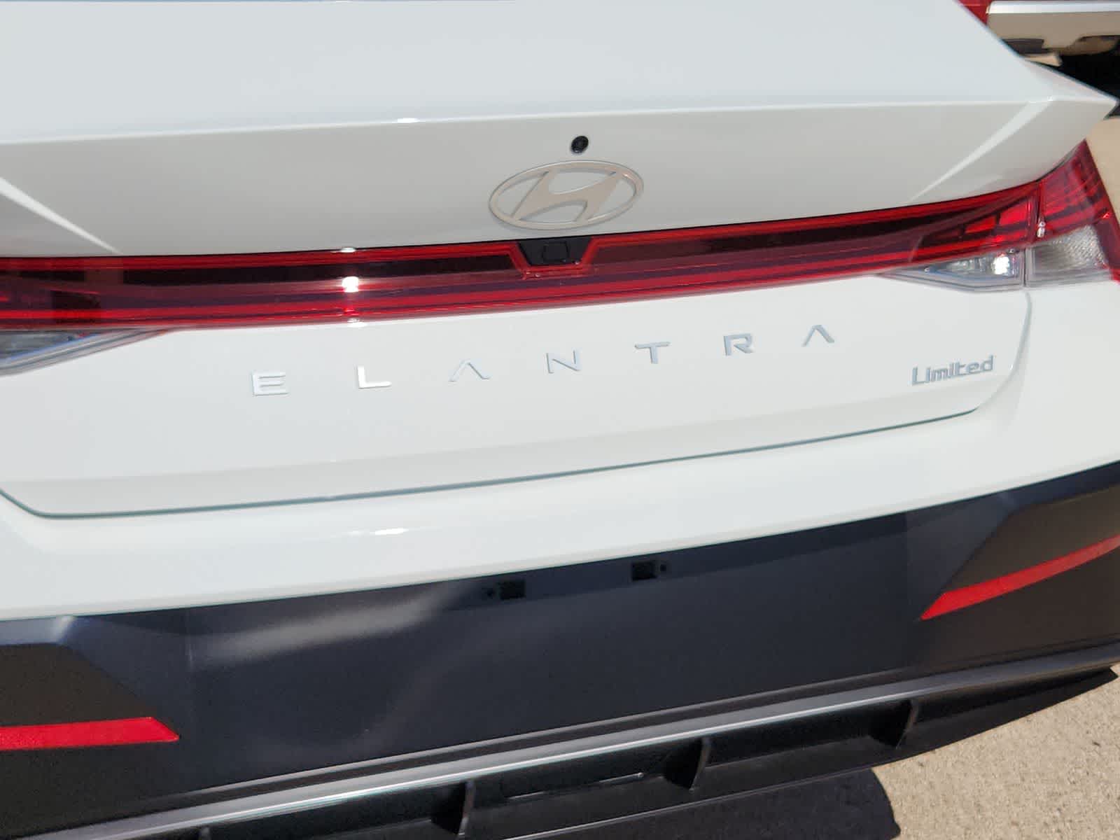 2025 Hyundai ELANTRA Limited